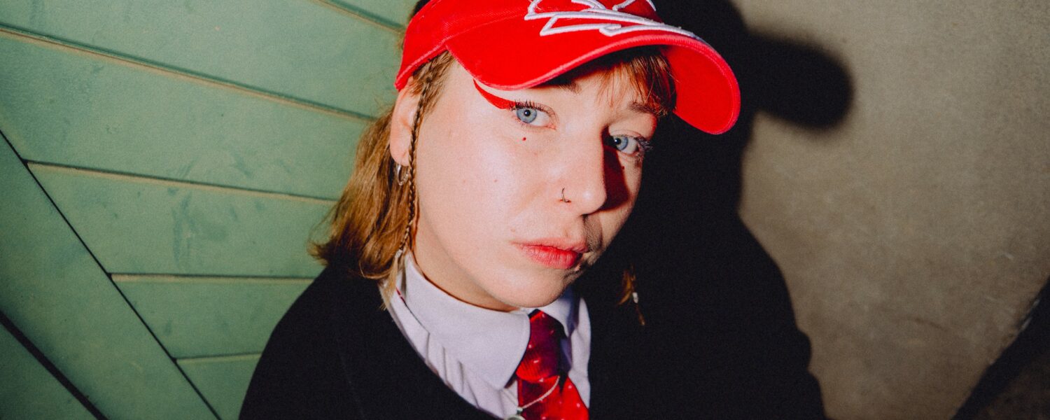 La chanteuse CJ Beth