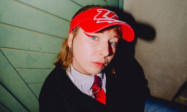 La chanteuse CJ Beth