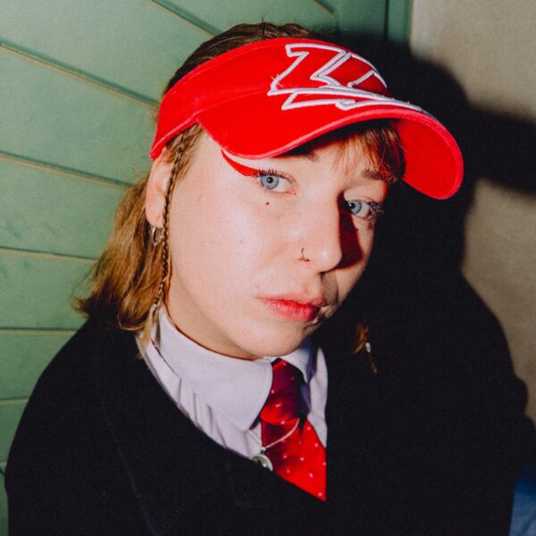 La chanteuse CJ Beth