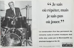 Jean Monnier, maire d'Angers en 1992, assis derrière une batterie